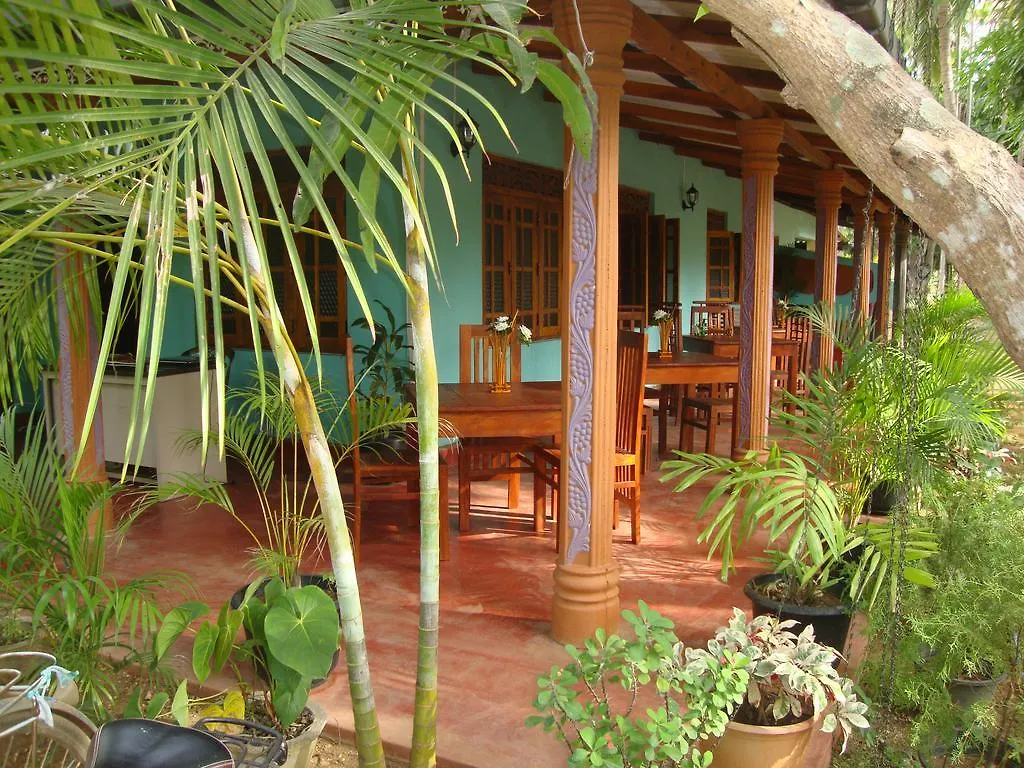 סיגירייה The Nature Park Villa 3*,