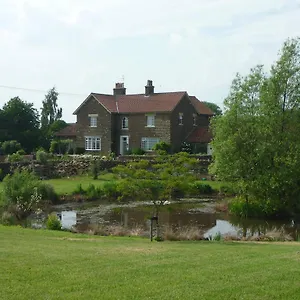 Hall Farm 4*, Stittenham United Kingdom